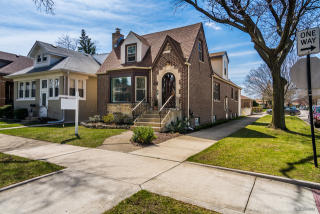 5042 Marmora Ave, Chicago, IL 60630-1909