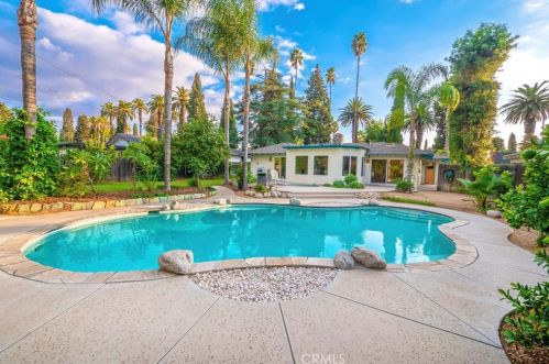 3975 Beechwood Pl, Riverside CA  92506-1160 exterior