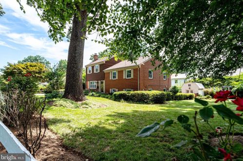 2351 Chestnut St, Falls Church, VA 22043-3037