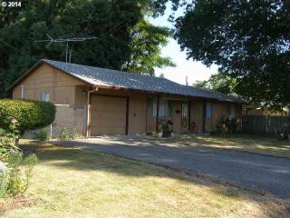 420 Lincoln St, Newberg, OR 97132-2415