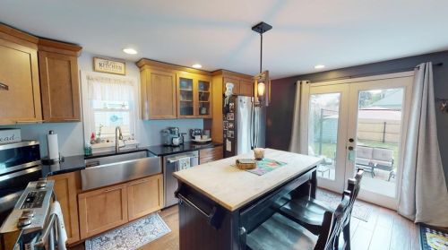 6 Regis St, Coventry, RI 02816-6377