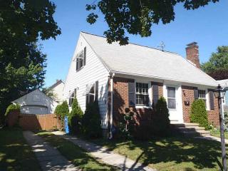 43 Dale Ave, Cranston, RI 02910-5508