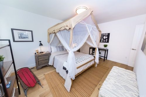 17084 Escalon Dr, Van Nuys CA  91436-3838 exterior
