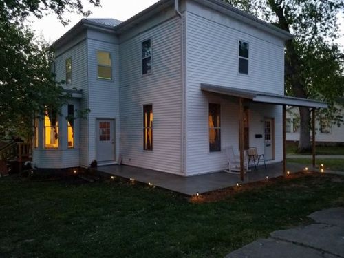 413 Monroe St, Pittsfield, IL 62363-1246