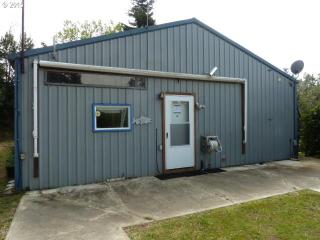 700 8th St, Lakeside OR  97449-9638 exterior