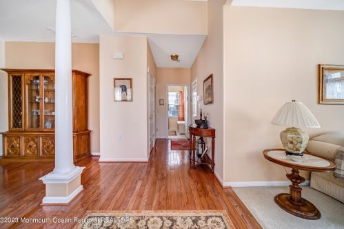 6 Arcadia Dr, Lakehurst, NJ 08759-6161