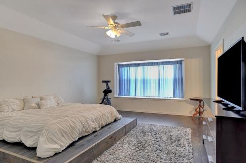 1336 Riley Dr, Carrollton TX 75007-1140 exterior