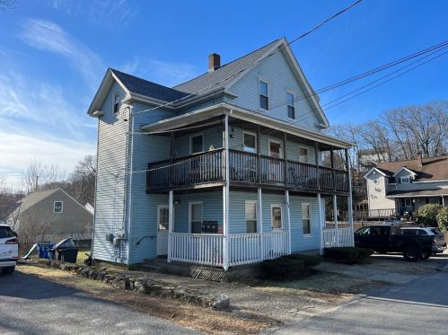 27 Portland St, Lincoln, RI 02838-1621