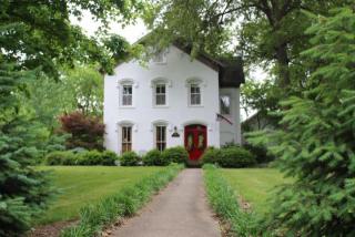 106 Harrison Ave, Charleston, IL 61920-1851