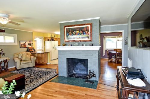 7704 Huron Dr, Gainesville, VA 20155-2915