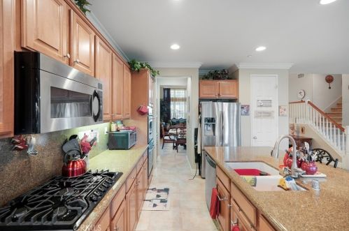 11364 Pondhurst Way, Riverside CA  92505-3471 exterior