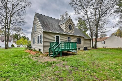 38 Scottsdale Dr, Hudson NH  03051-3750 exterior