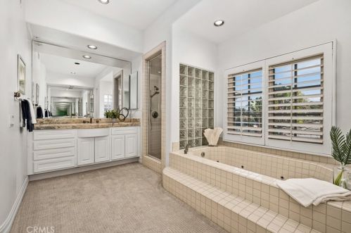 1 Charlotte, Irvine CA  92603-3448 exterior