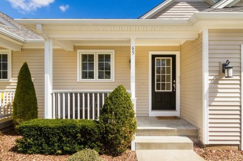 65 Meghan Ln, North Kingstown, RI 02852-4187