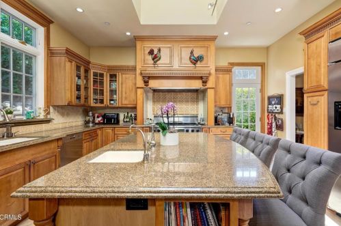 1438 Opechee Way, Glendale CA  91208-1962 exterior