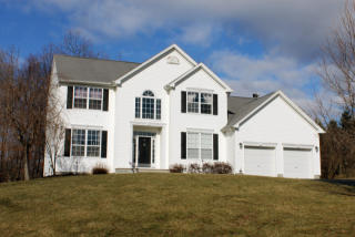 24 Saunders Ln, Hackettstown, NJ 07840-5526