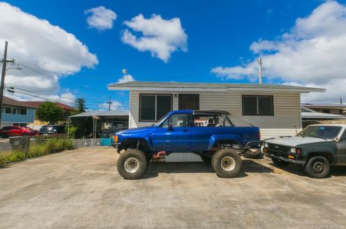 1702 Eluwene St, Honolulu HI  96819-4026 exterior