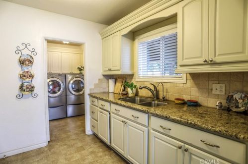 925 Emily St, Anaheim CA  92805-1910 exterior