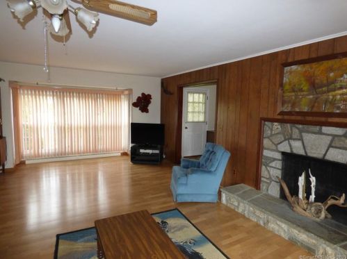 2 Wanda Dr, Beacon Falls, CT 06403-1532