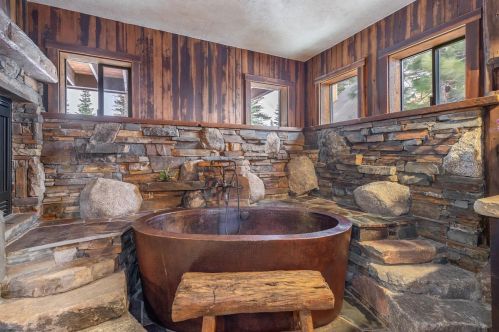 12332 Ski Slope Way, Truckee CA  96161-6603 exterior