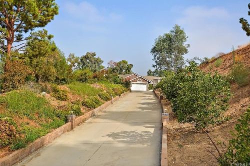 2087 Citrus Glen Cir, Riverside, CA 92503-9706