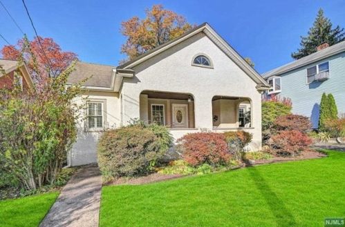44 Garfield Pl, Ridgewood, NJ 07450-3723