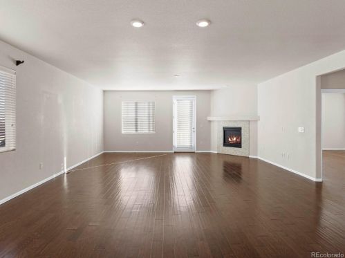 3129 Nepal Way, Aurora CO 80013-9083 exterior