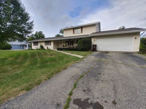 1960 Valencia Dr, Rockford, IL 61108-6818