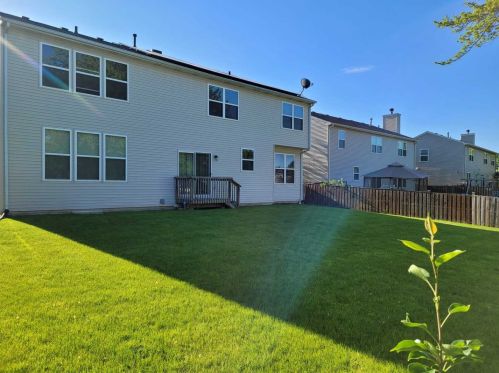 127 Commonwealth Dr, Lemont, IL 60440-1640