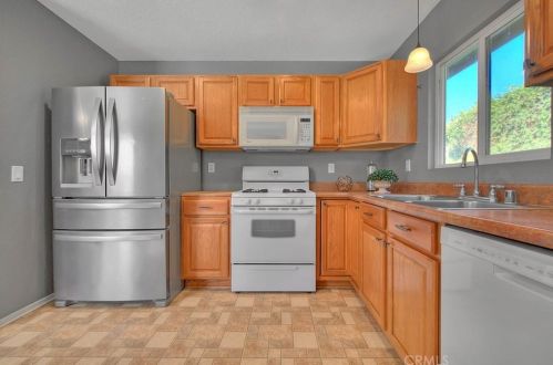 8582 Running Gait Ln, Riverside CA  92509-5106 exterior