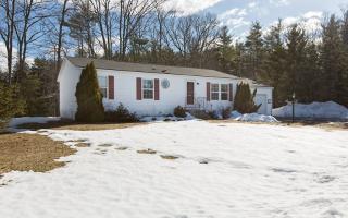 27 Granite Cir, Hampstead, NH 03841-5167