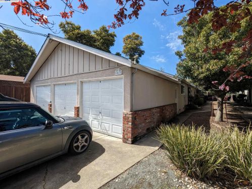 20675 Forest Ave, Hayward, CA 94546-4530