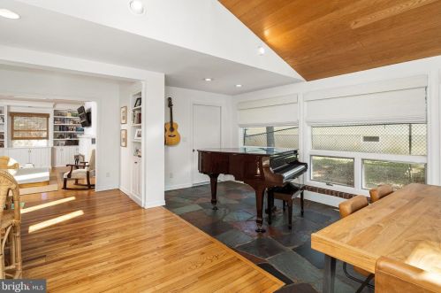 32 Snowden Ln, Princeton NJ 08540-3650 exterior