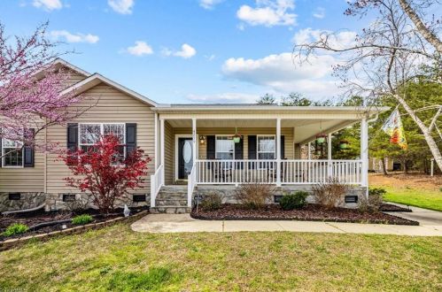 4259 Red Oak Dr, Randleman, NC 27317-9405