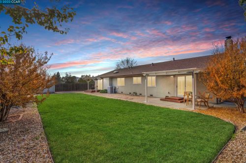 1828 Leo Ln, Concord, CA 94521-2348