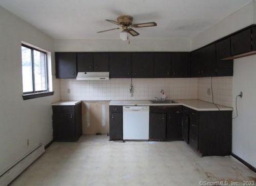 222 Oakville Ave, Waterbury, CT 06708-1625
