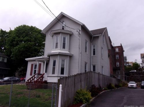 552 Howe Ave, Huntington CT  06484-3158 exterior