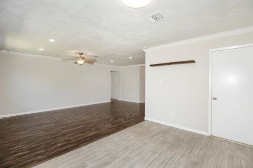 2212 Mockingbird Ln, Morgans Point TX 77571-2542 exterior