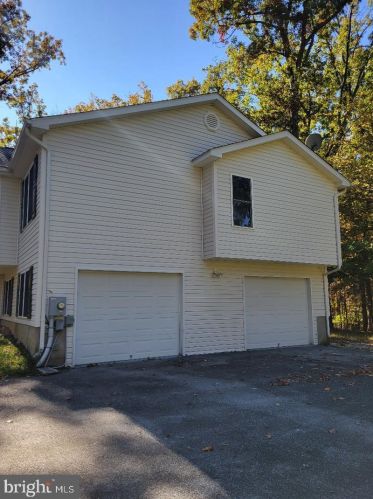 433 Bunny Ln, Harpers Ferry, WV 25425-6633