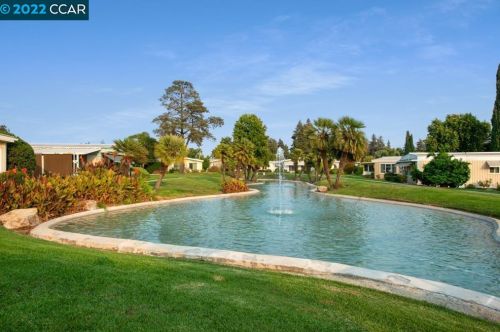 2081 Dalis Dr, Concord, CA 94520-5439