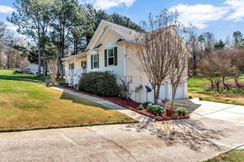 3723 Woodlane Rd, Gainesville, GA 30506-2032