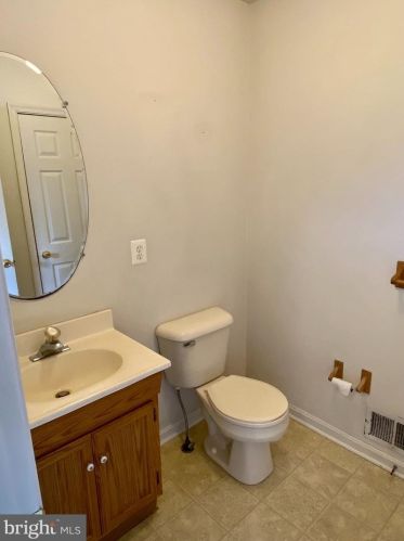 1304 Avalon Blvd, Shady Side MD 20764-9683 exterior