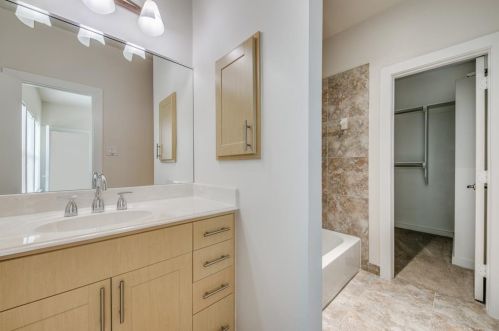 3705 Commerce St, Dallas TX  75226-1738 exterior