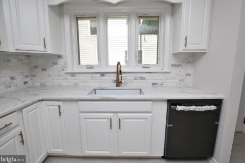 24 Hillside Rd, Princeton NJ  08540-3436 exterior