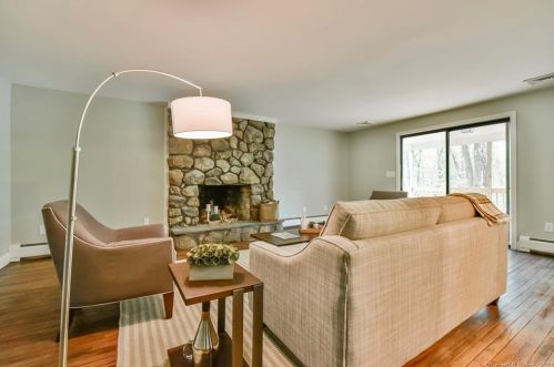 195 Orchard Hill Dr, Wapping CT  06074-3022 exterior