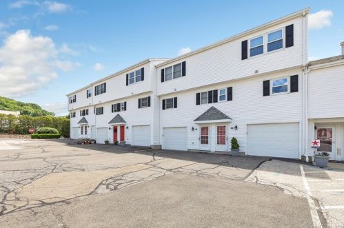 6 Commodore Cmns, Derby, CT 06418-2148
