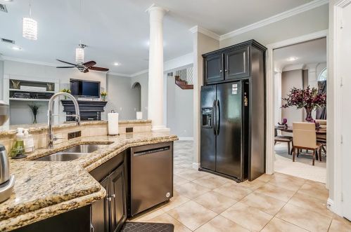 5968 Riverbend Pl, Fort Worth TX  76112-1064 exterior