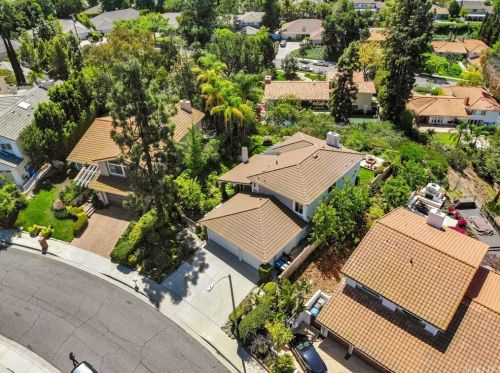 22532 Jameson Dr, Calabasas, CA 91302-5852