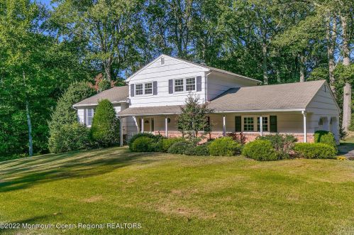 112 Spruce Dr, Middletown, NJ 07748-3484