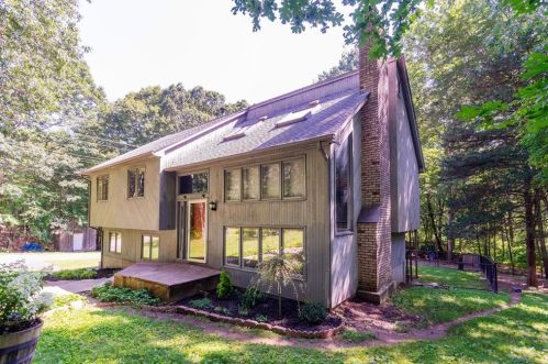 15 Crompton Rd, Warwick, RI 02818-1201